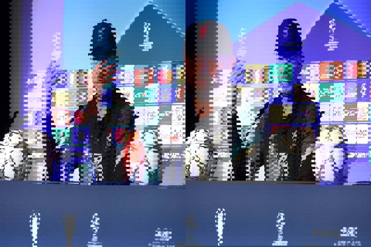 1716868