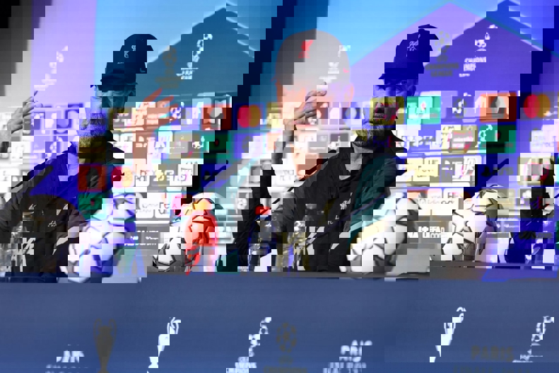1716868