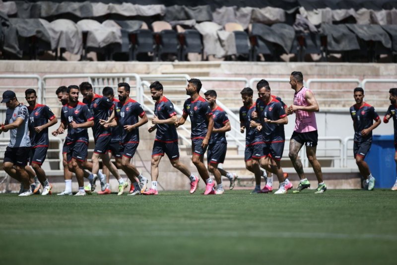 به احترام آبادان؛ پرسپولیس با بازوبند مشکی 