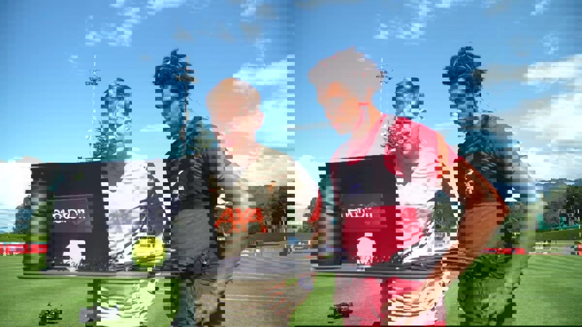 1716999