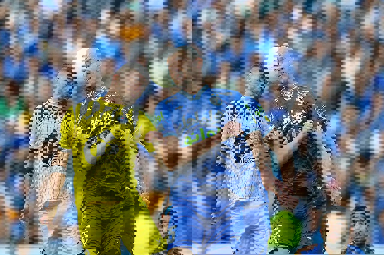 1718076