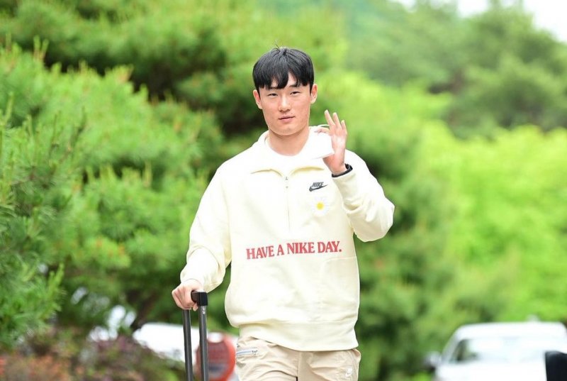 بازیکنان کره با لباس سربازی آماده پذیرایی از برزیل