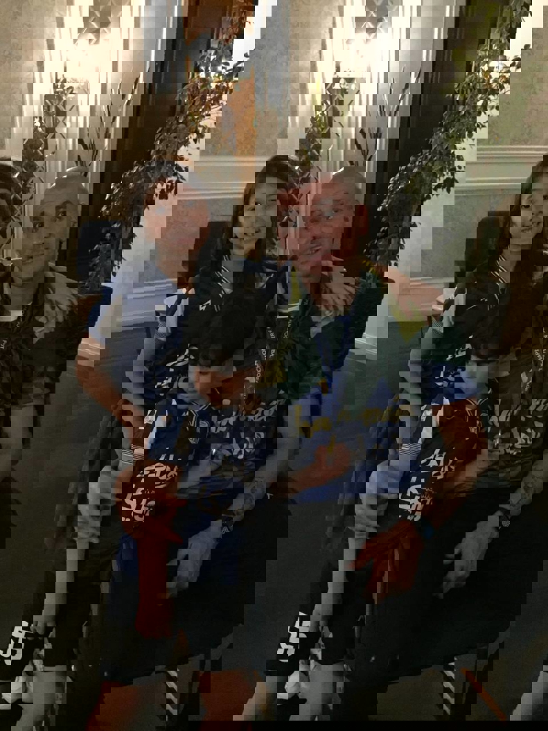 1718136