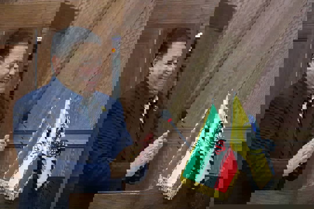 1721603