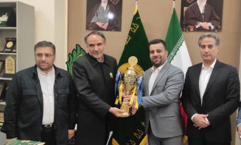 تقدیم جام آسیایی والیبال به بارگاه امام رضا(ع)