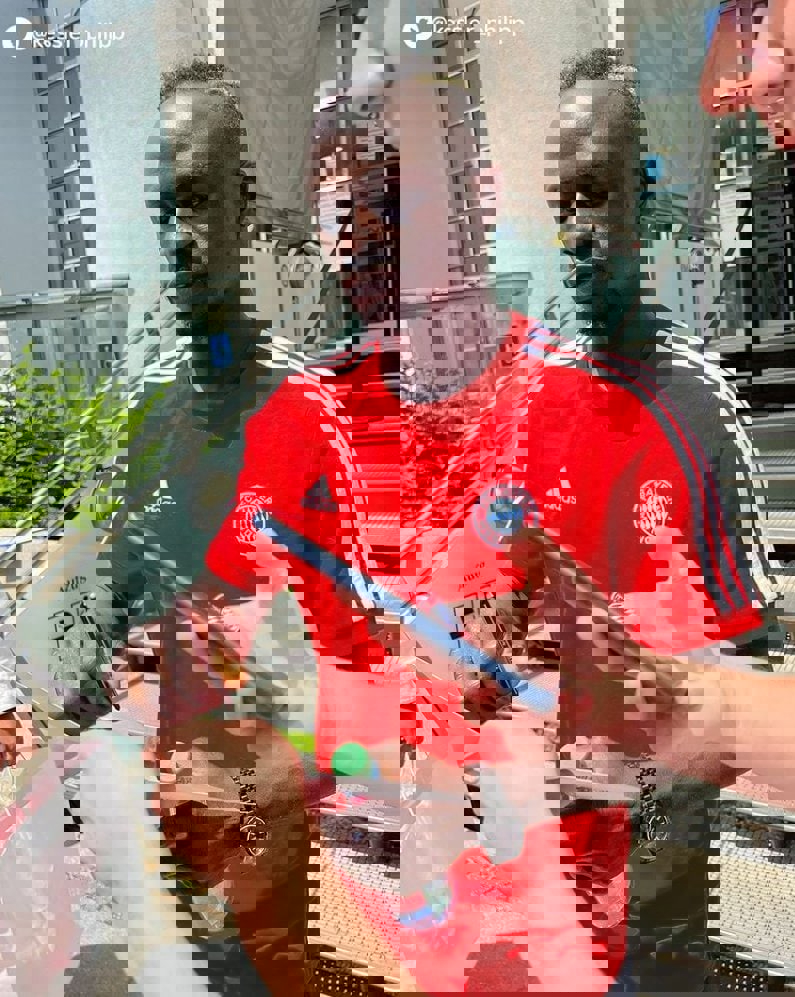 1722563