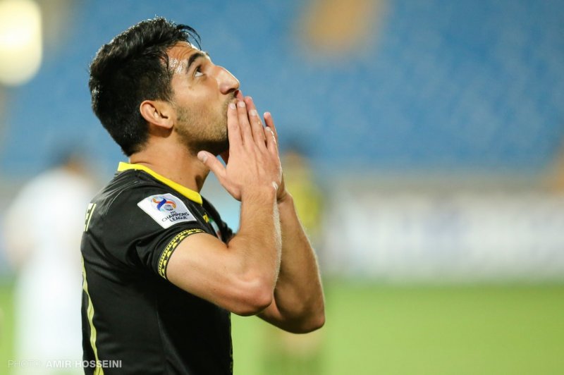 پاتک استقلال به سپاهان؛ میرزایی آبیپوش شد