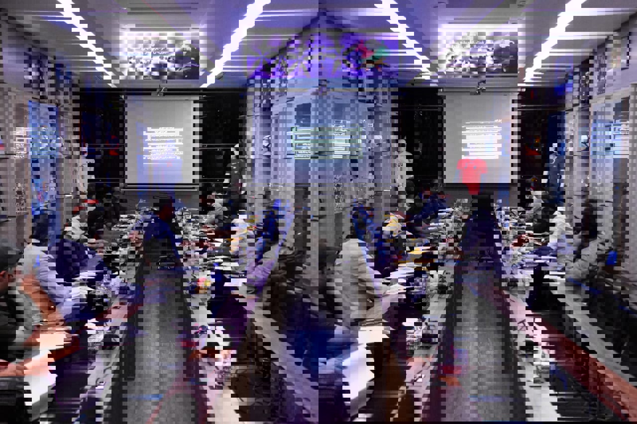 1724537