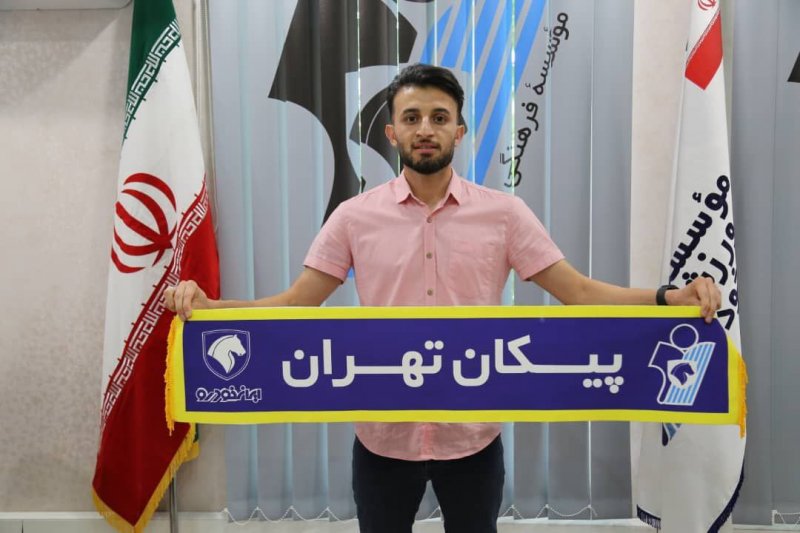 تمدید یکساله هافبک خوشنقش با پیکان