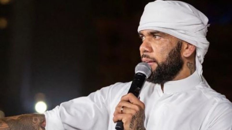 دنی آلوز؟ فوتبالیست میخواهم نه بمب تبلیغاتی!