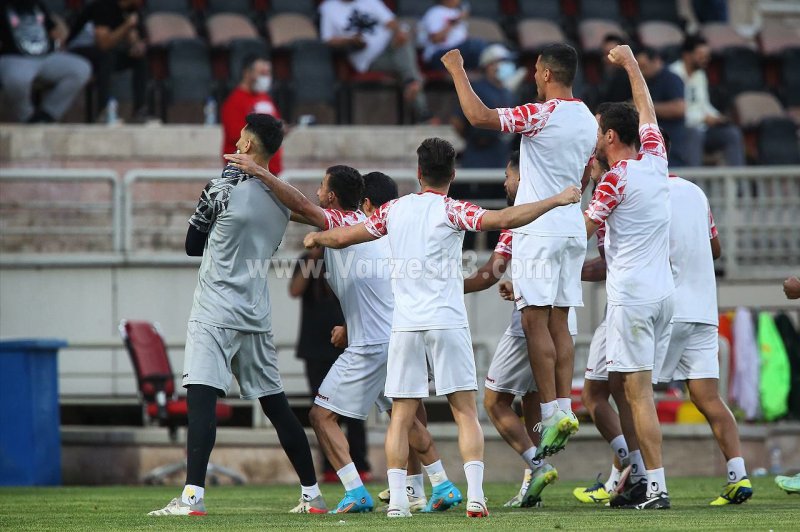 تمرین جشن پیروزی مقابل سکوهای قرمزپوش (عکس)