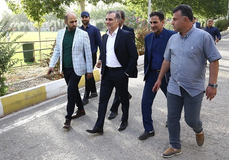 دبیرکل و سرپرست فدراسیون در وزارت ورزش 