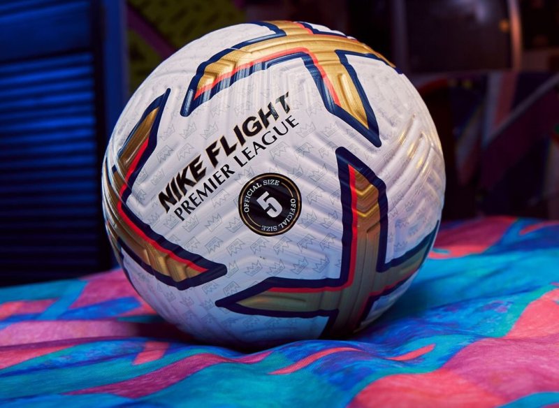 رونمایی نایکی از توپ لیگ برتر با داروین نونیز