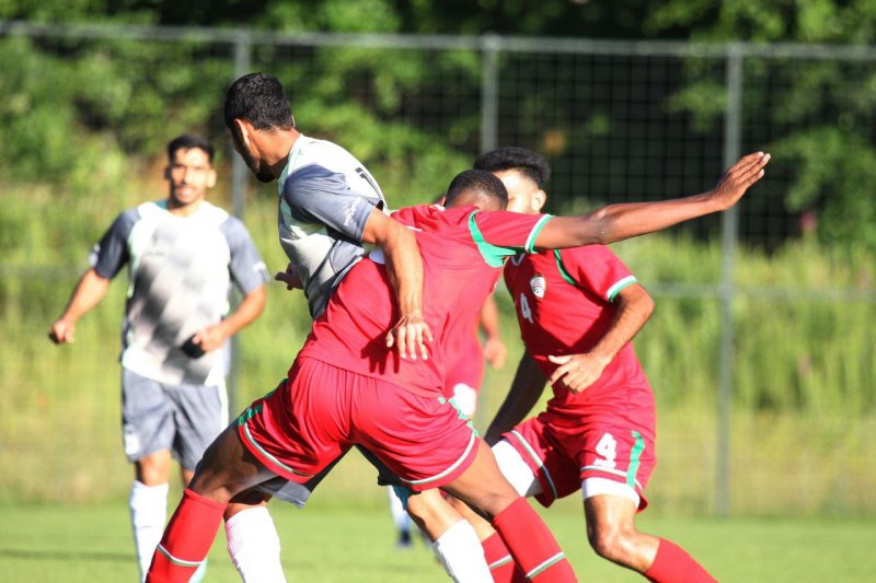 تقابل نه چندان دوستانه هوادار با عمان! (عکس)