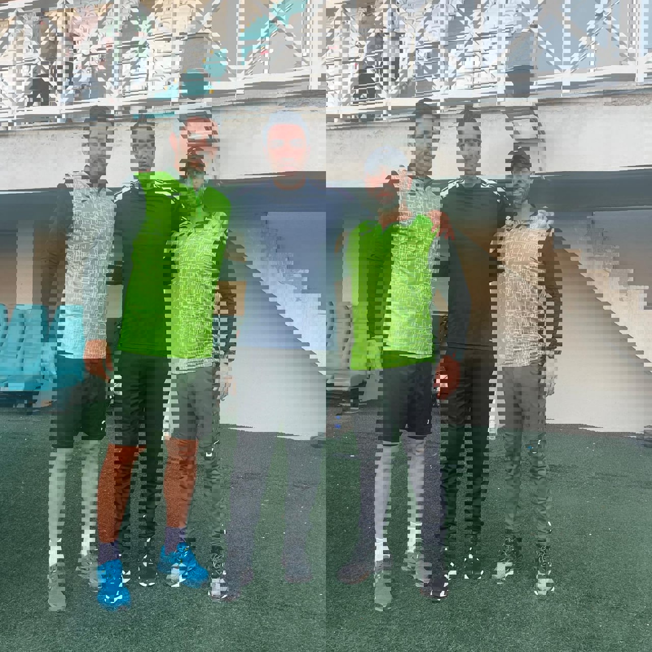1729562