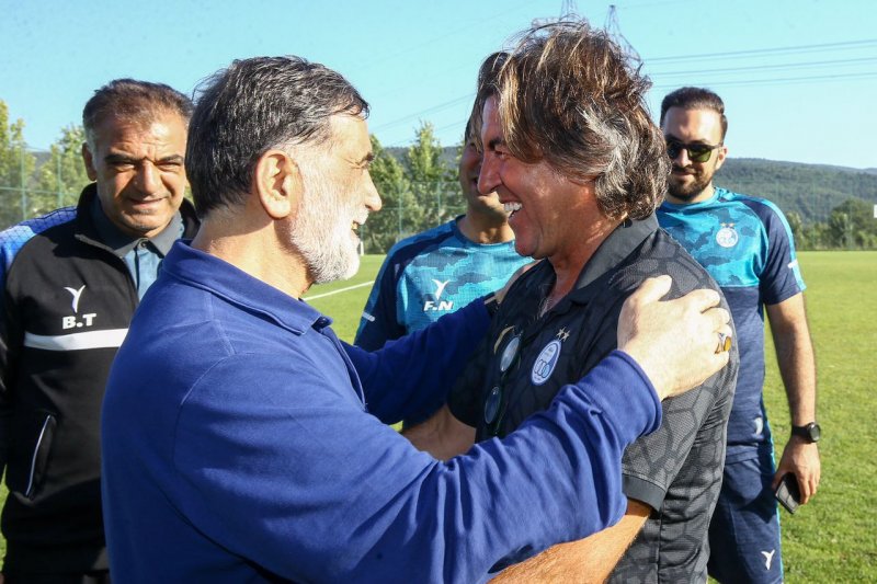 آجورلو از این سرمربی راضی است(عکس) 