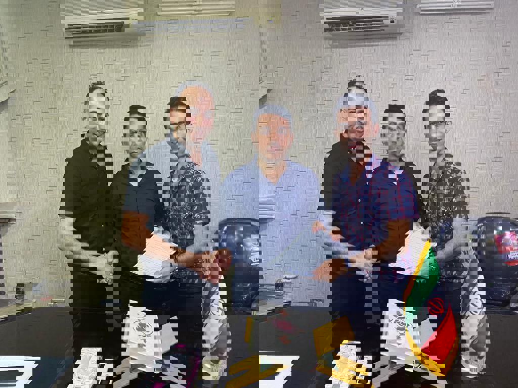 1732818