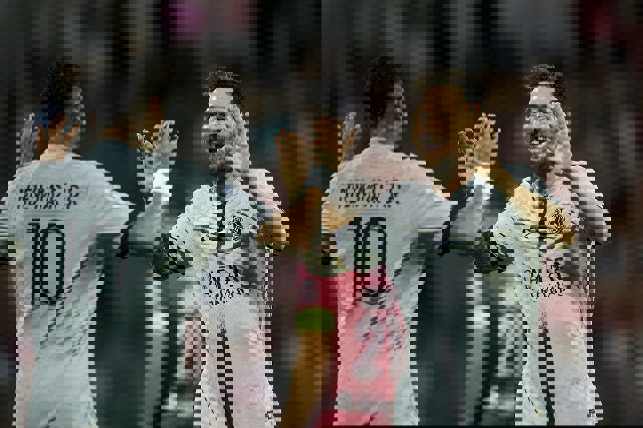 1733121