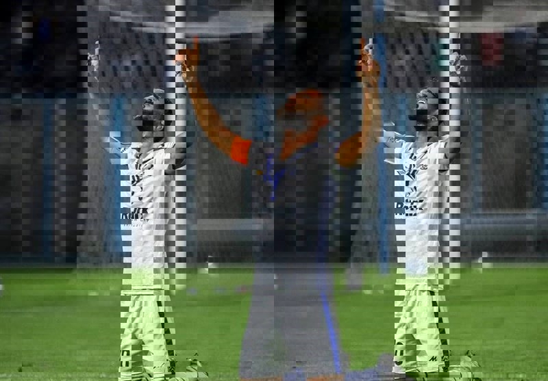 1733634