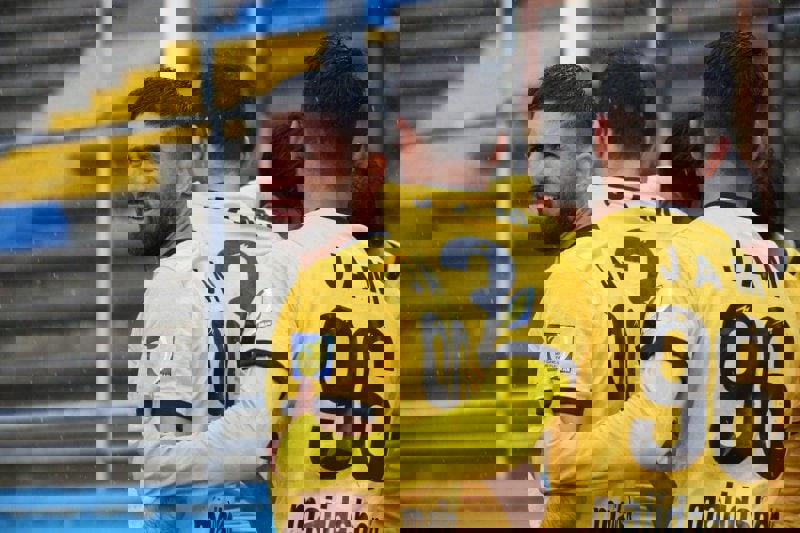 1733589
