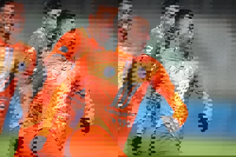1733578