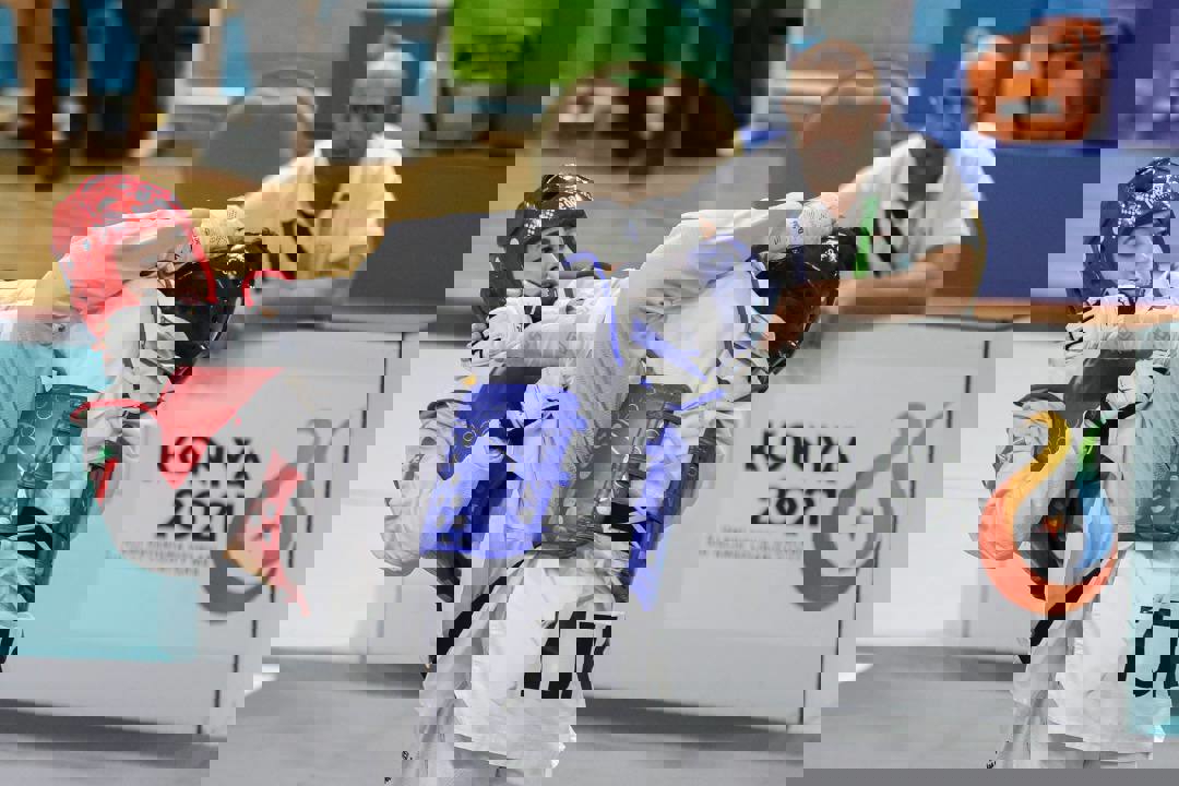 1733559