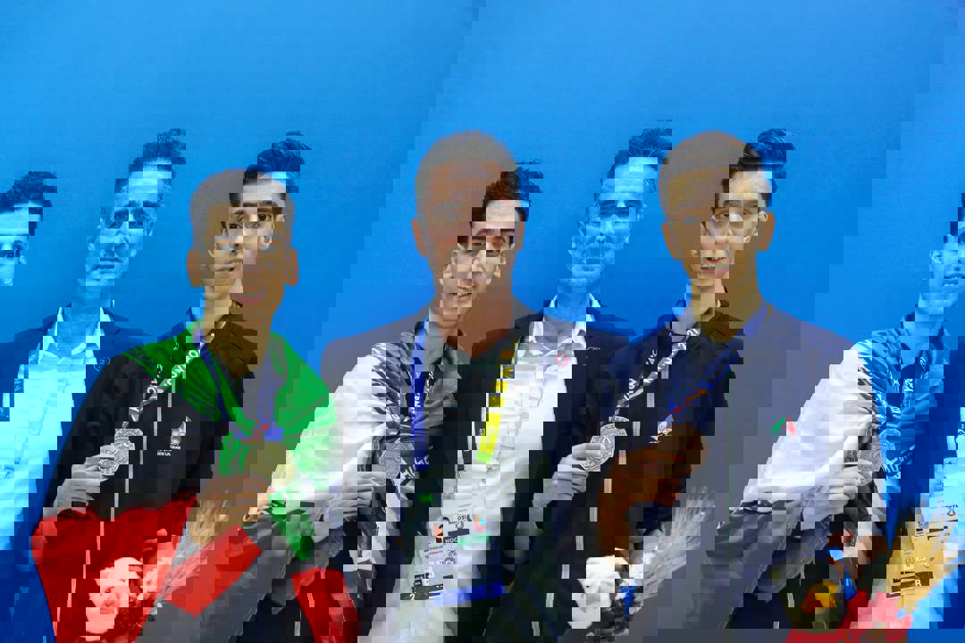1733677