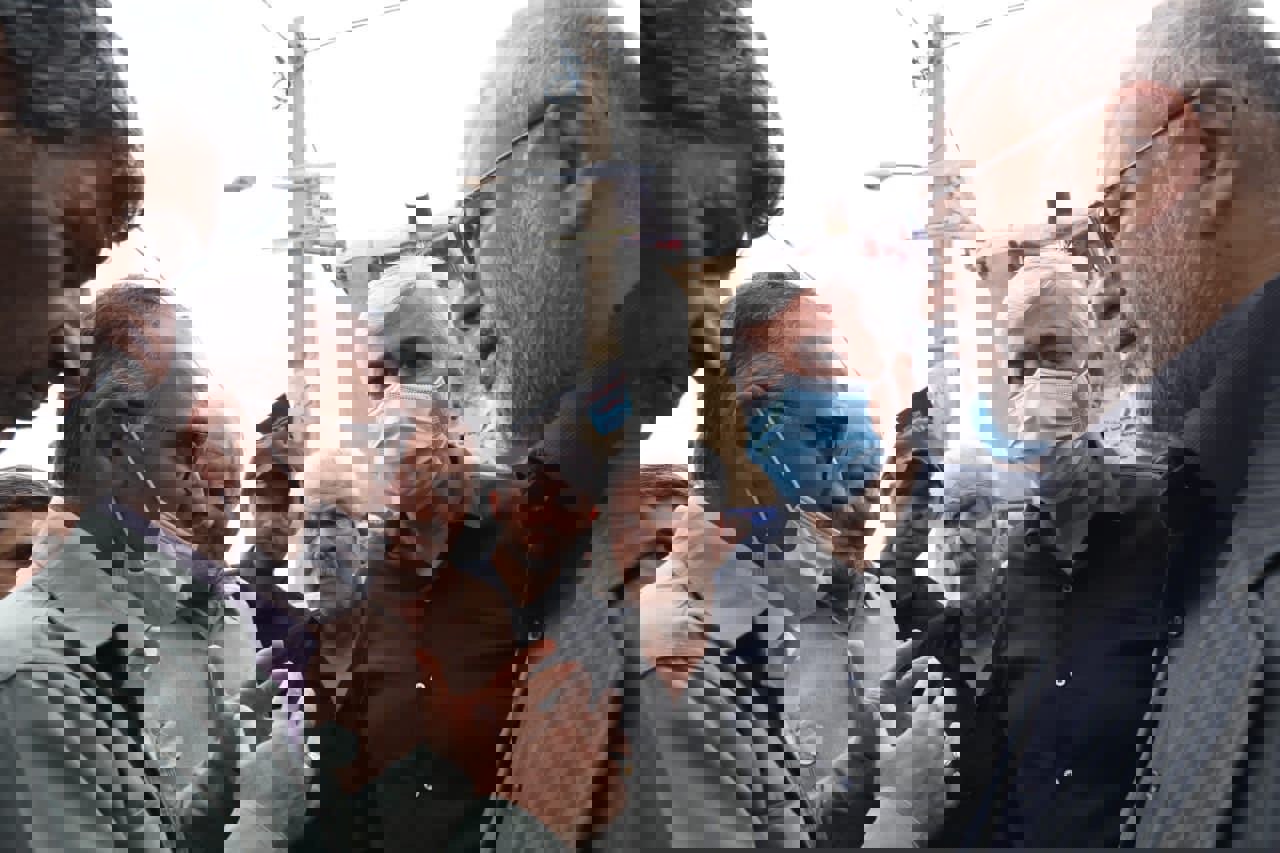 1733916