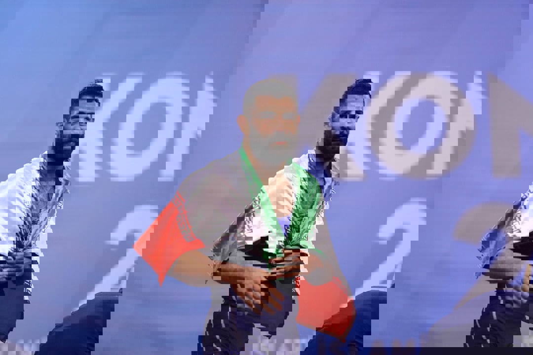 1733973