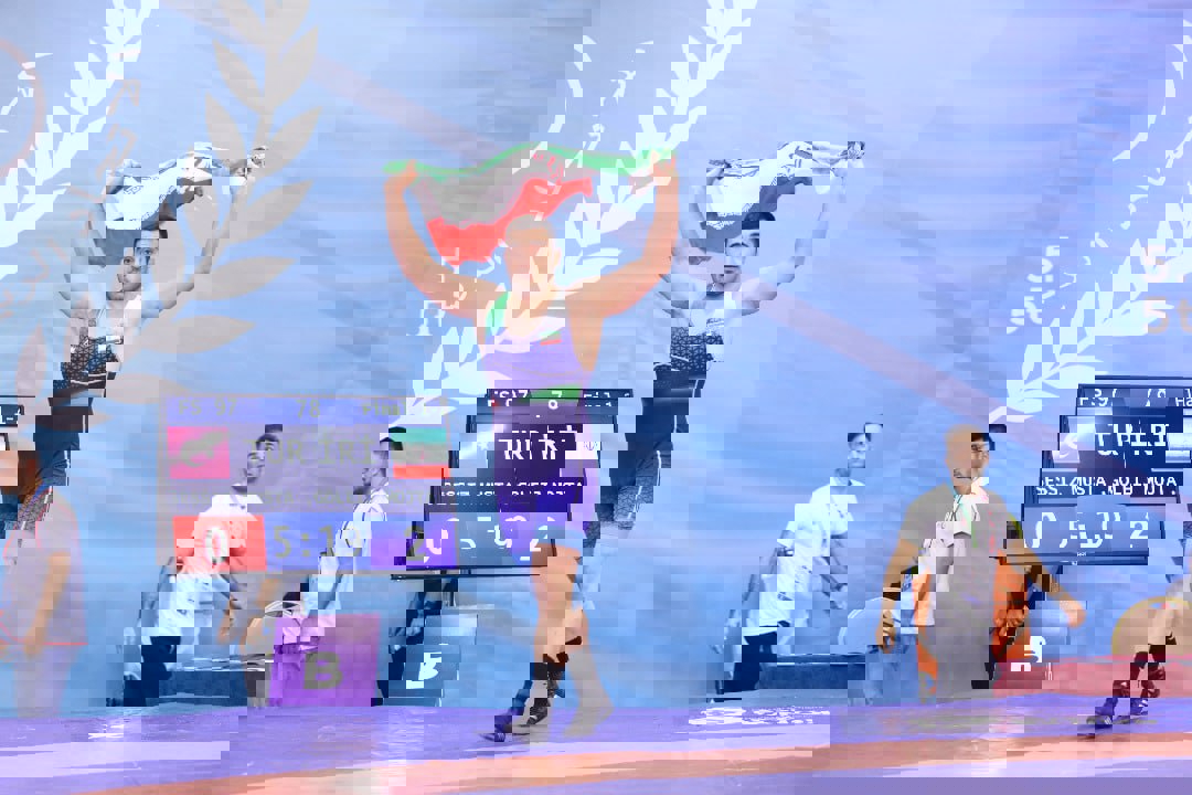 1733982