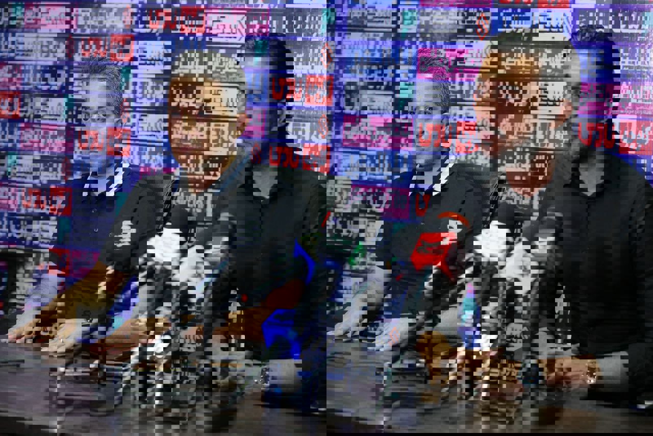 1734577