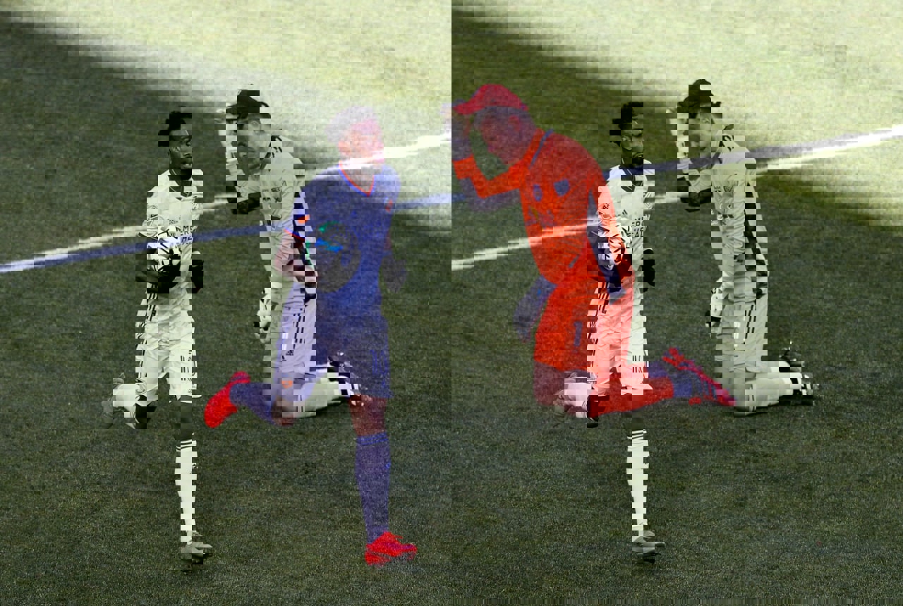 1734758