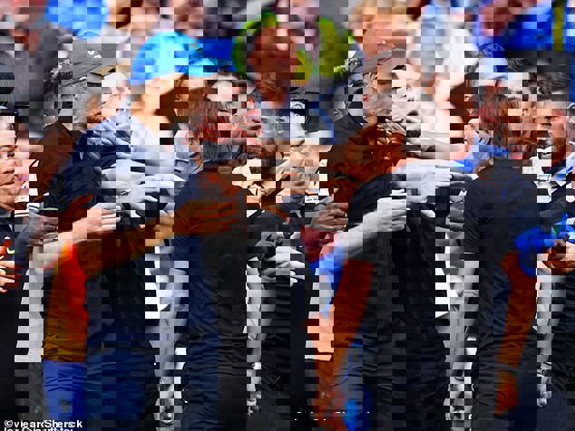 1735652