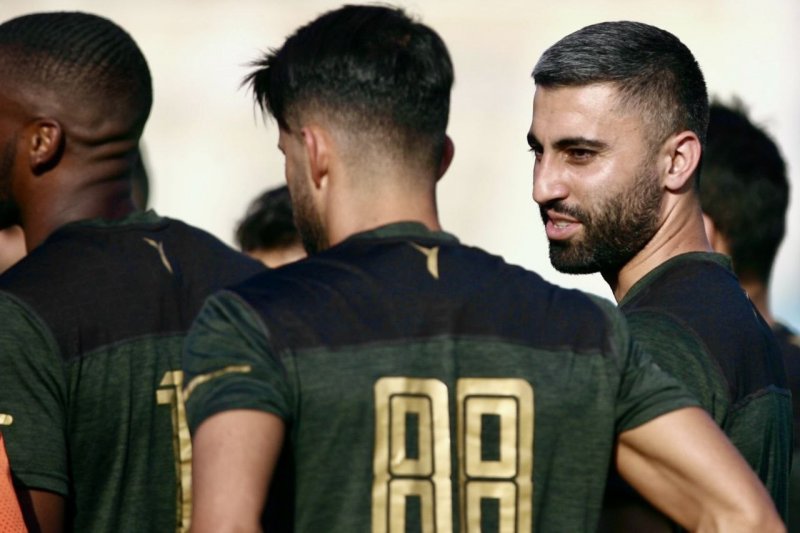 استقلالِ قهرمان اسیر حاشیه نمیشود!