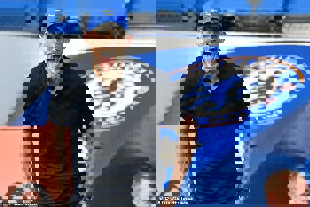 1735649