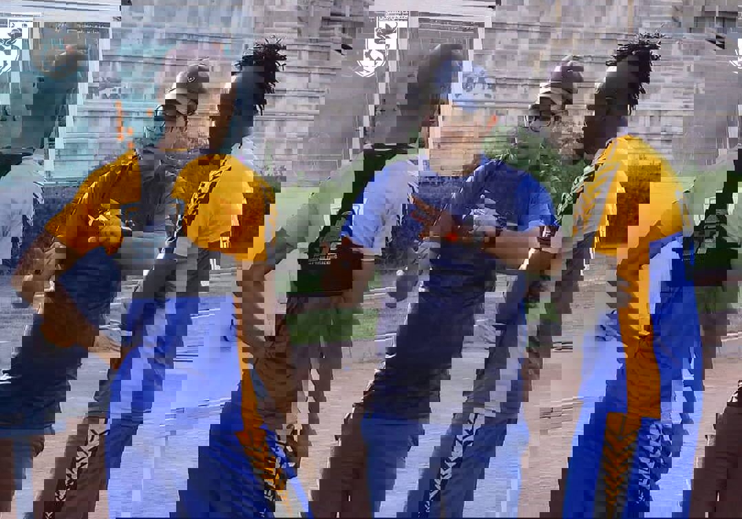 1735883