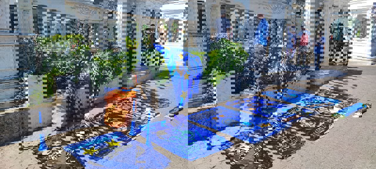 1736204