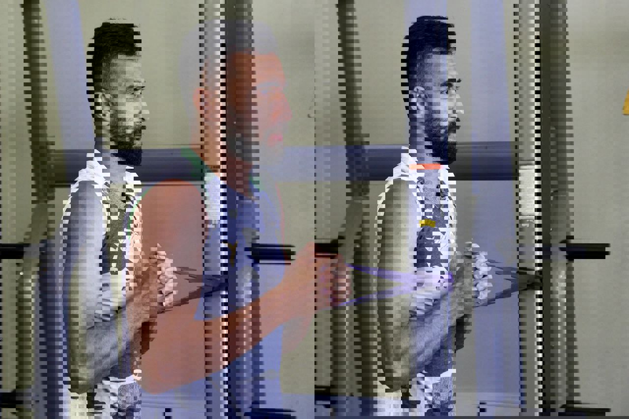 1737463