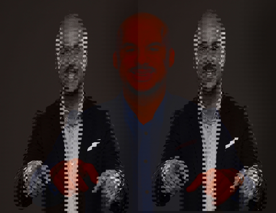 1737658