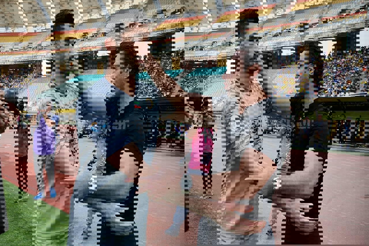 1737907