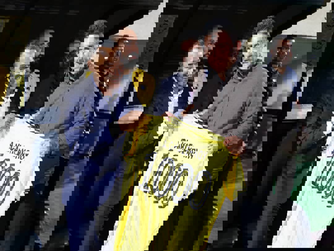 1739049