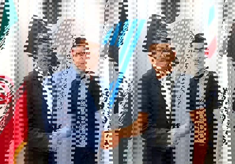 1739532