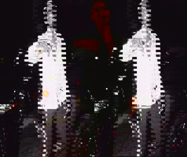 1739894