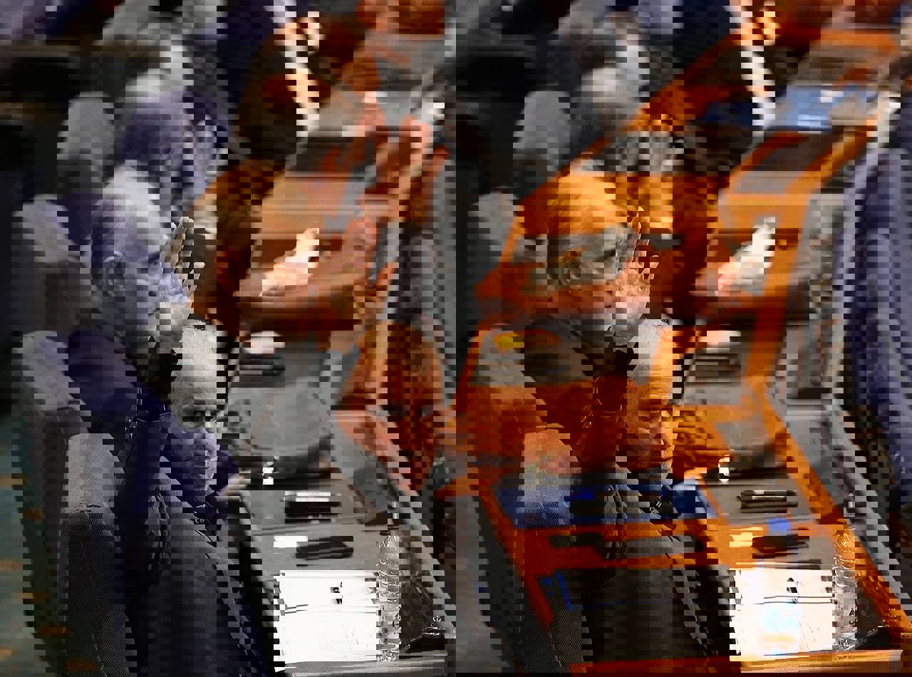 1740023