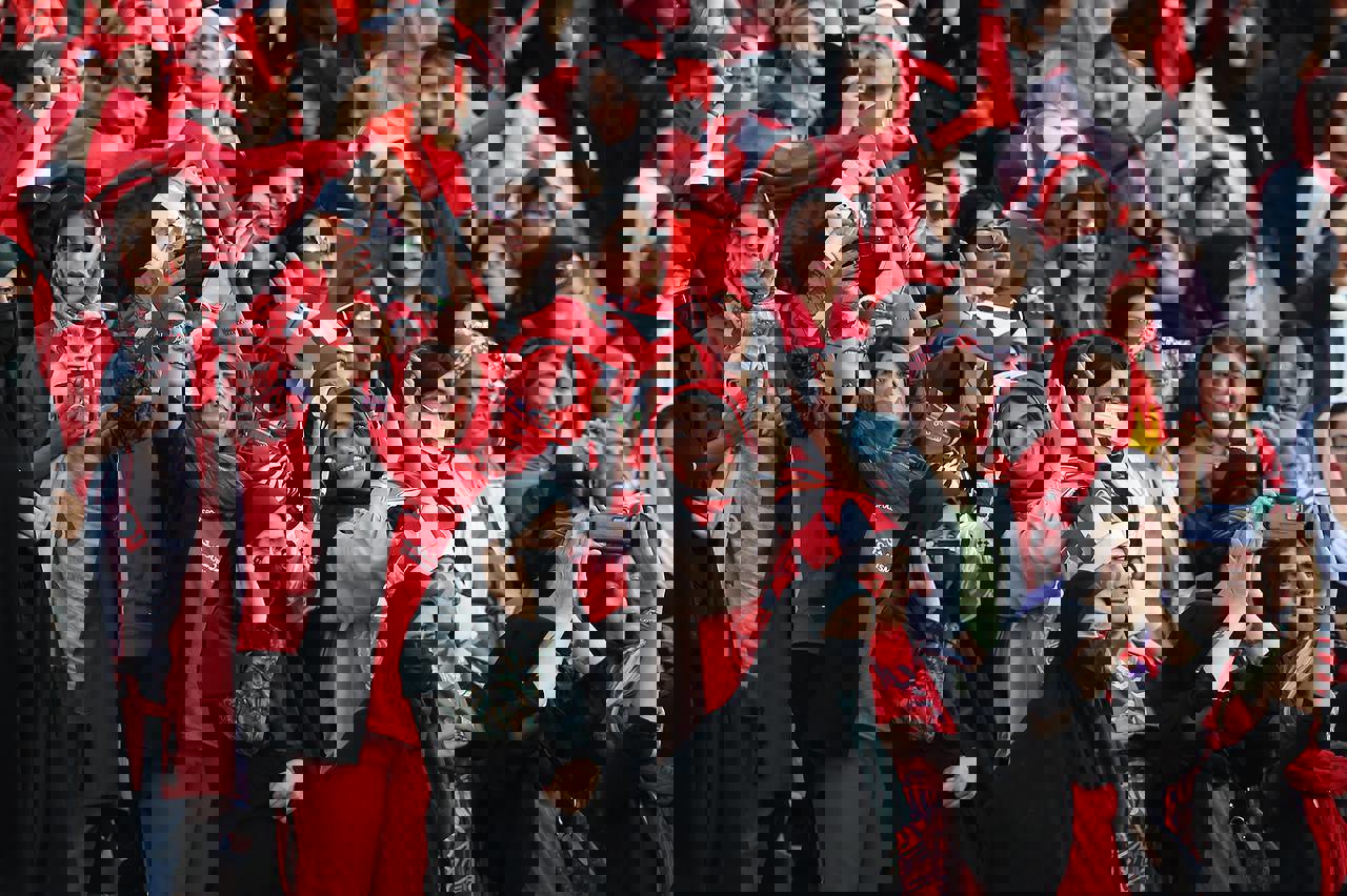 1740596