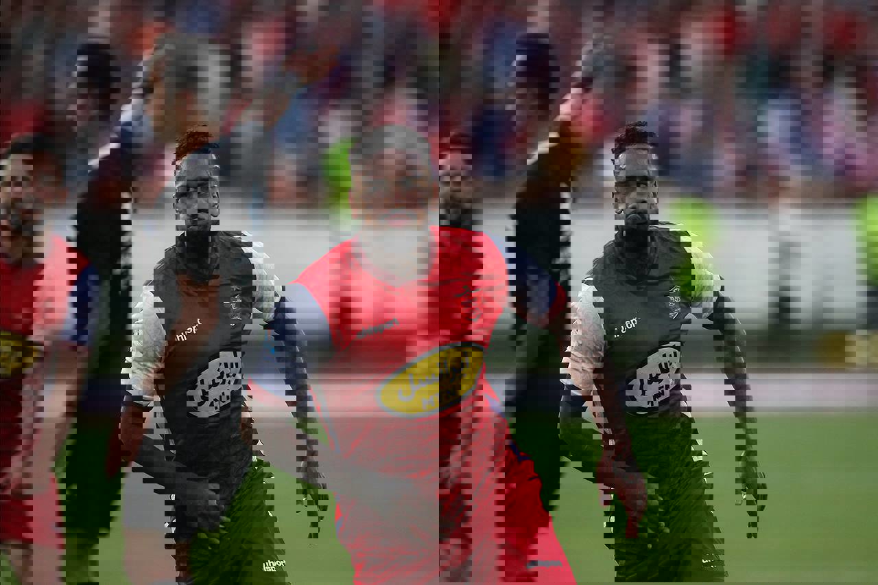 1740586