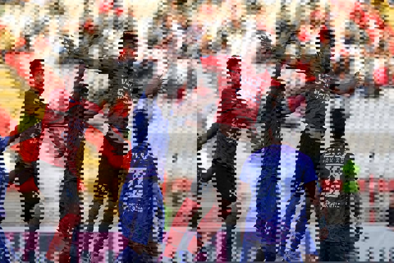 1740572