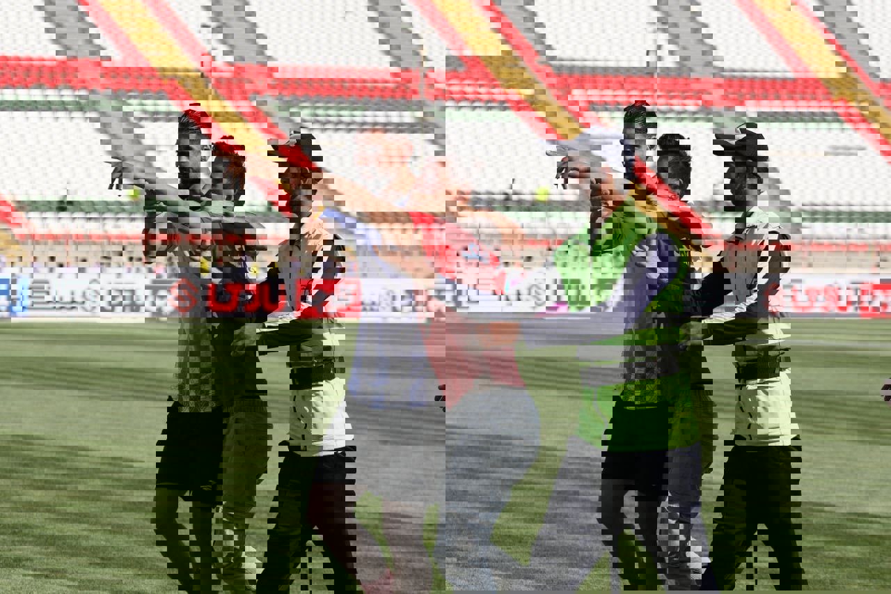 1740559