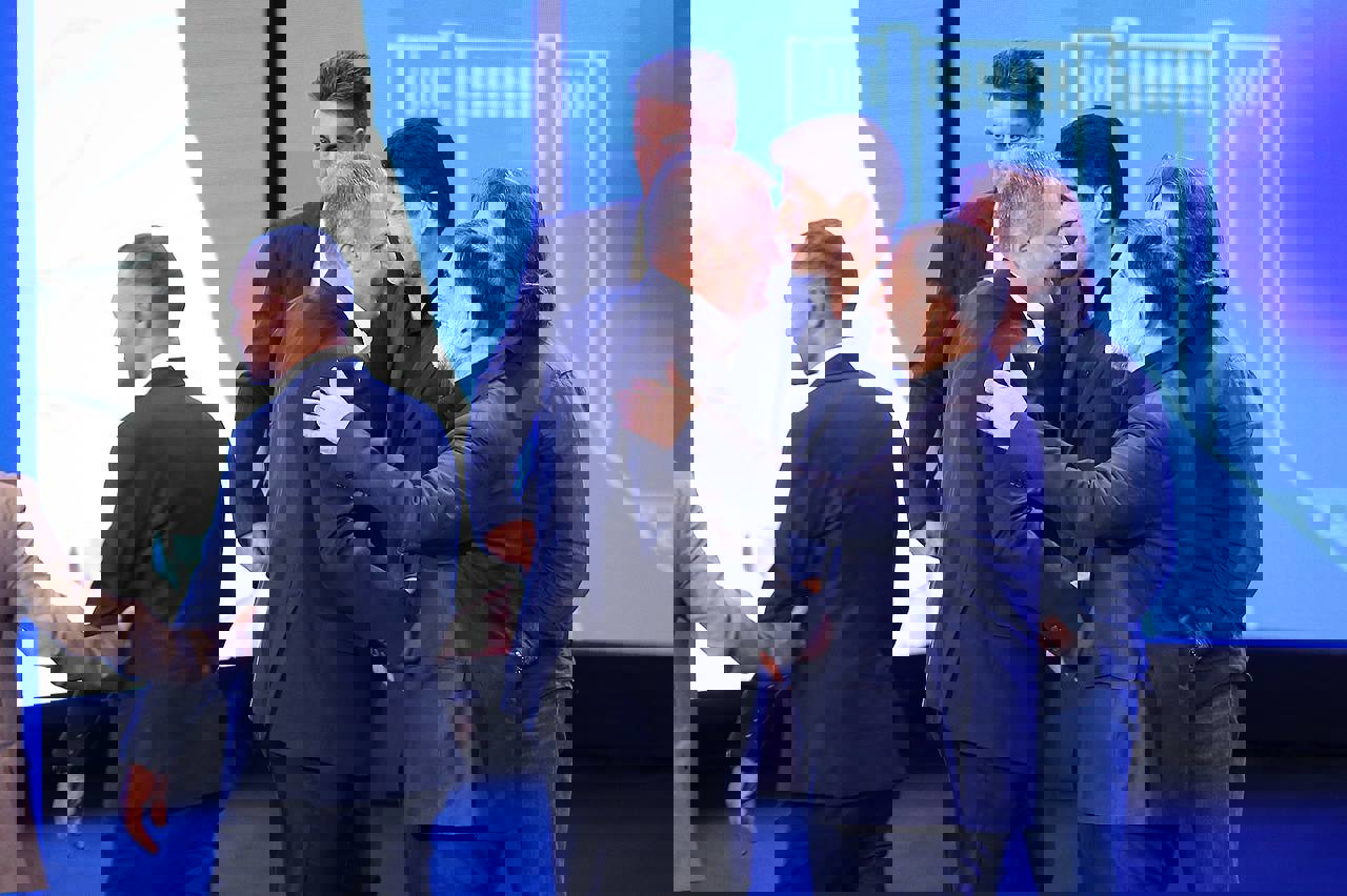 1740952