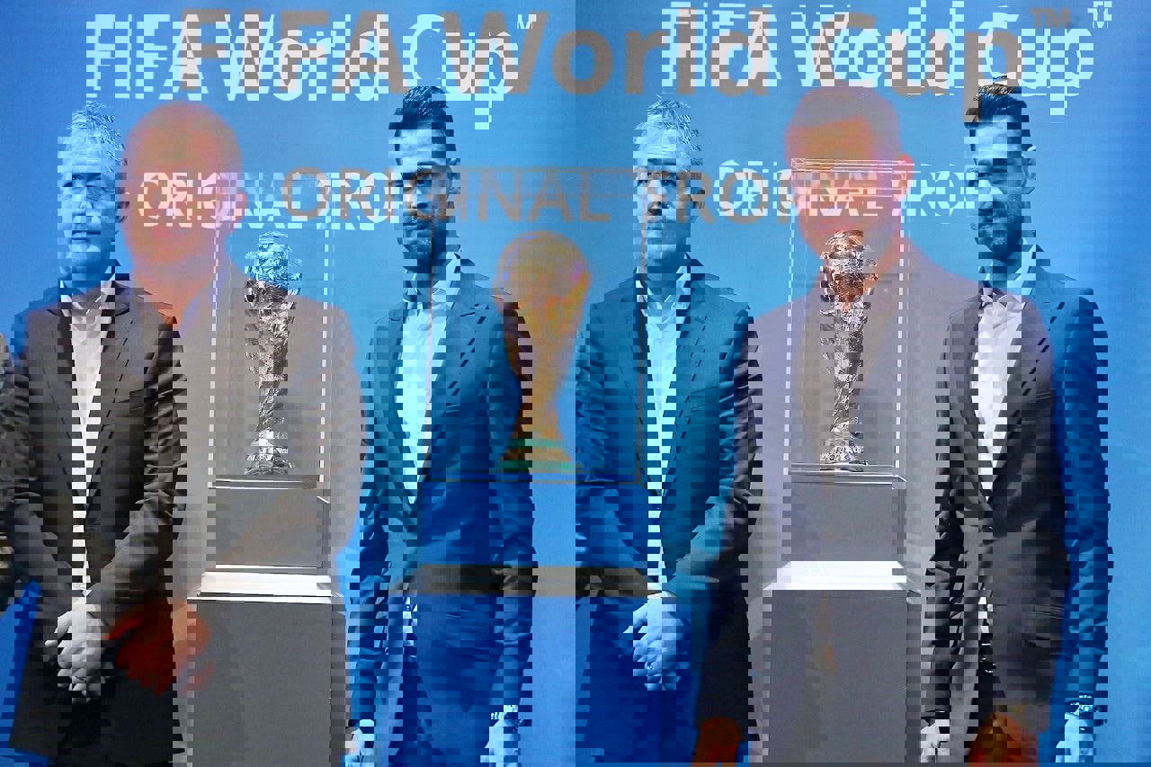 1740983